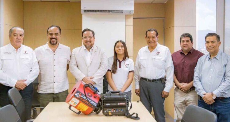 Miguel Ángel Valdés logro alumna