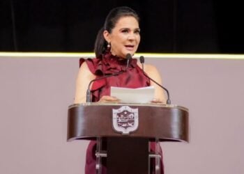 Mónica Villarreal solicita licencia