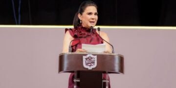 Mónica Villarreal solicita licencia