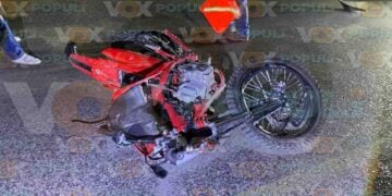 Motociclista lesionado camioneta en victoria