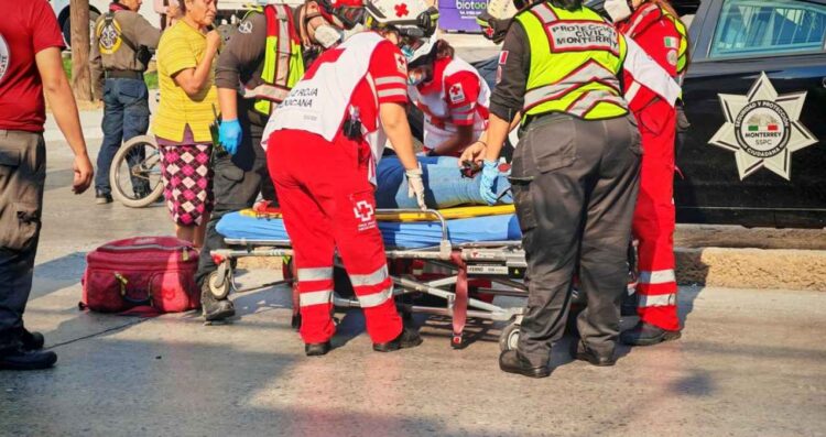 Motociclista mujer en Monterrey