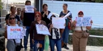 Padres apoyo exdirector Madero