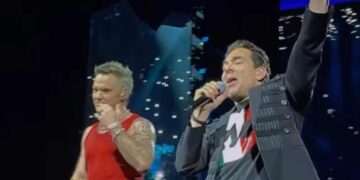 Robbie Williams y Omar Chaparro