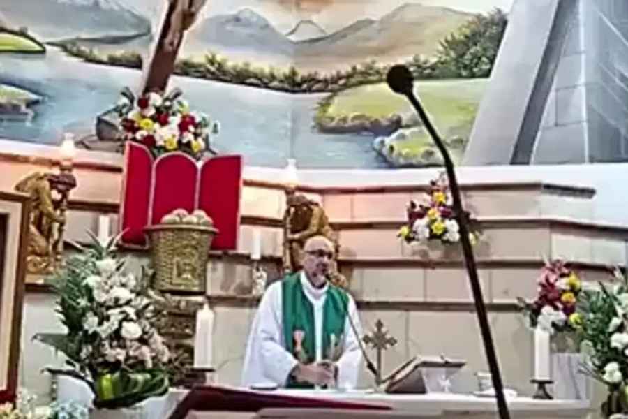 Sacerdote fallece cruz Ecuador