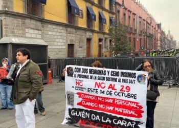Trabajadores del IMSS protestan Palacio