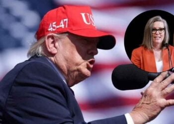 Trump Katie Hobbs carteles