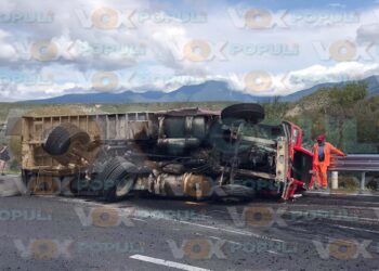 Volcadura carretera Rumbo Nuevo Jaumave