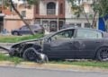 automovilista derriba poste en Apodaca