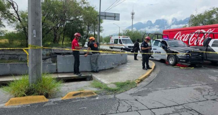 canal pluvial hombre Monterrey