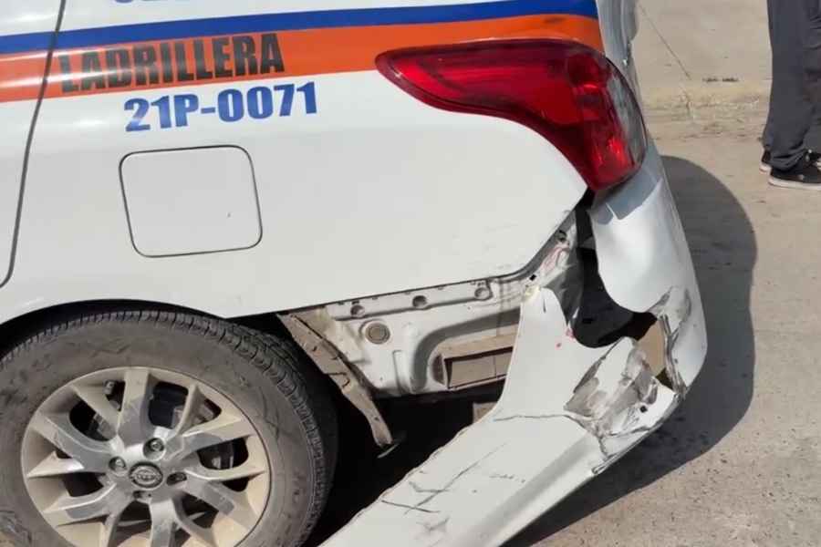 colisionar Taxi colonia Linares