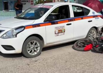 colisionar Taxi colonia Linares