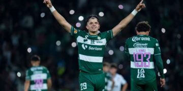 delantero Tahiel Jimenez