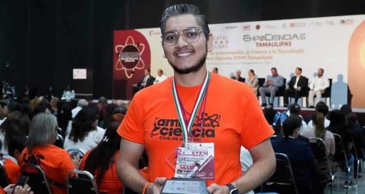 docente de la UAT en la NASA