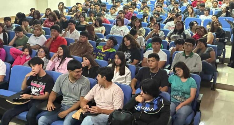 estudiantes de la UTNL Nuevo Laredo