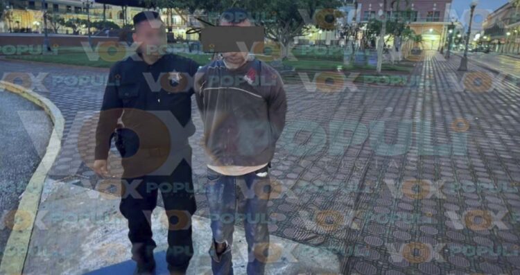 hombre en azoteas en Tampico