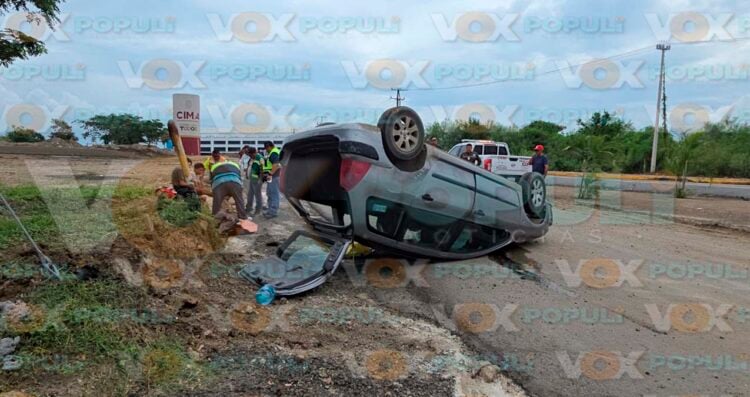 volcadura puente El Edén en Altamira